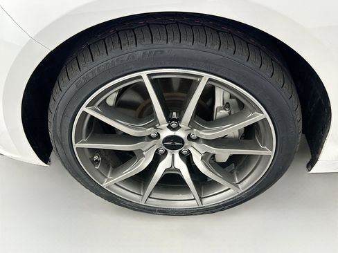 Used 2025 Genesis G70 2.5T image 11