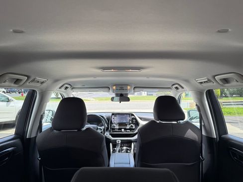 Used 2022 Toyota Highlander LE image 35