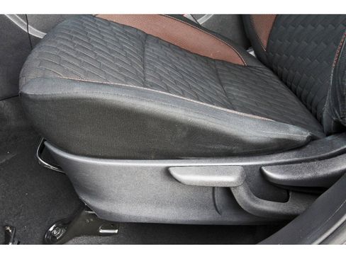 Used 2021 Nissan Kicks SR w/ Interior Electronics Package FWD image 29
