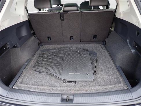 Used 2018 Volkswagen Tiguan SEL AWD/4WD image 8