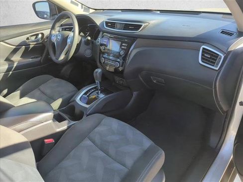 Used 2016 Nissan Rogue SV image 26