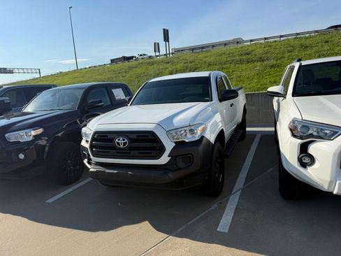 Used 2016 Toyota Tacoma SR RWD image 5