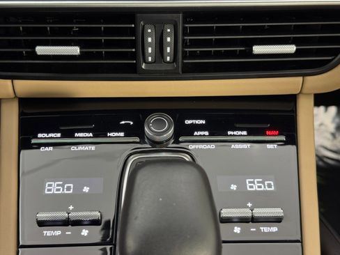 Used 2022 Porsche Cayenne S Platinum w/ Premium Package Plus image 32