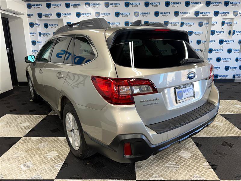 Used 2013 Subaru Outback 3.6R Limited w/ Moonroof Pkg AWD/4WD image 6