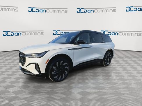 New 2026 Lincoln Nautilus Reserve image 8