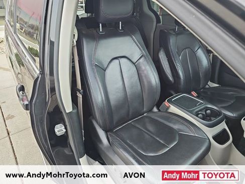 Used 2018 Chrysler Pacifica Touring-L Plus image 32