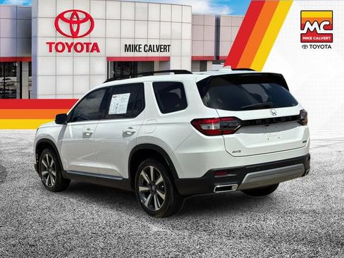 Used 2024 Honda Pilot Touring image 3