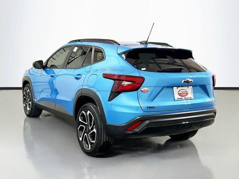 Used 2025 Chevrolet Trax RS w/ Driver Confidence Package image 6