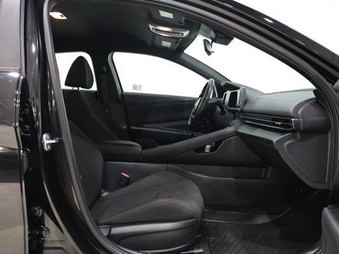 Used 2025 Hyundai Elantra Sport FWD image 32