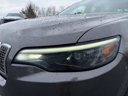 Used 2019 Jeep Cherokee Limited image 12