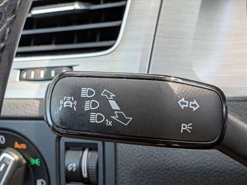 Used 2016 Volkswagen Golf SE w/ Lighting Package image 8