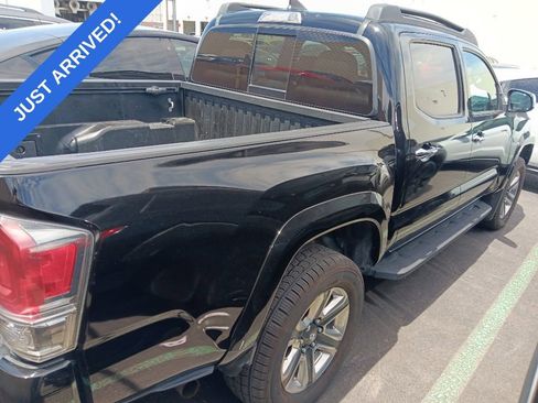 Used 2017 Toyota Tacoma Limited w/ Tow Package AWD/4WD image 3