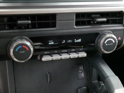 Certified 2025 Toyota Tacoma SR5 AWD/4WD image 23