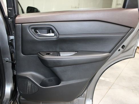 Used 2023 Nissan Rogue SL image 31