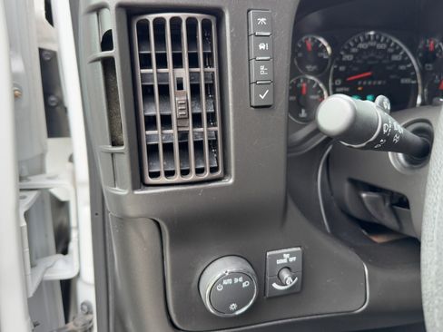 Used 2024 Chevrolet Express 2500 w/ Driver Convenience Package image 15