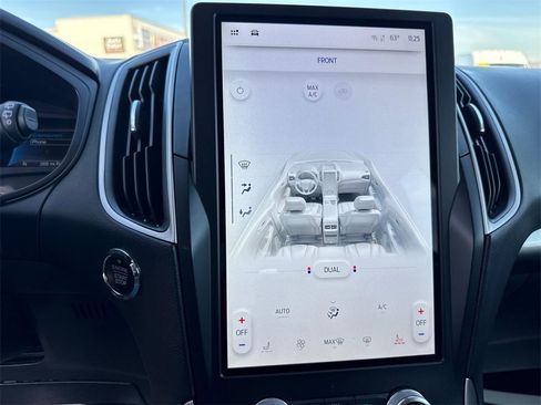 Used 2024 Ford Edge SEL image 26