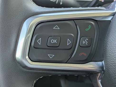 Used 2025 Jeep Wrangler Unlimited Sahara AWD/4WD image 19