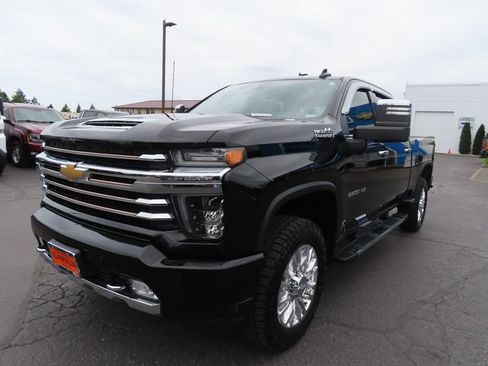 Used 2020 Chevrolet Silverado 2500 High Country w/ Technology Package AWD/4WD image 3