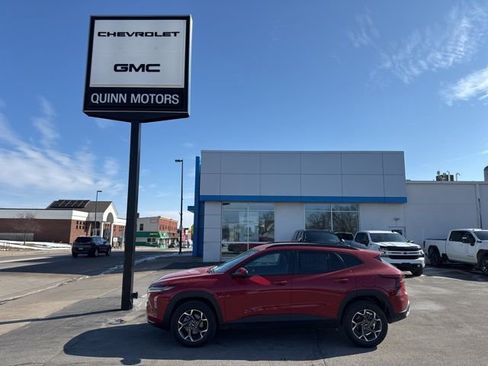New 2026 Chevrolet Trax LT w/ Driver Confidence Package image 2