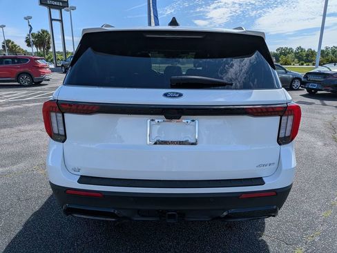 Used 2025 Ford Explorer ST-Line w/ ST-Line Street Pack AWD/4WD image 6
