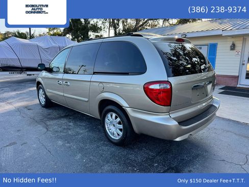 Used 2007 Chrysler Town & Country Touring image 7