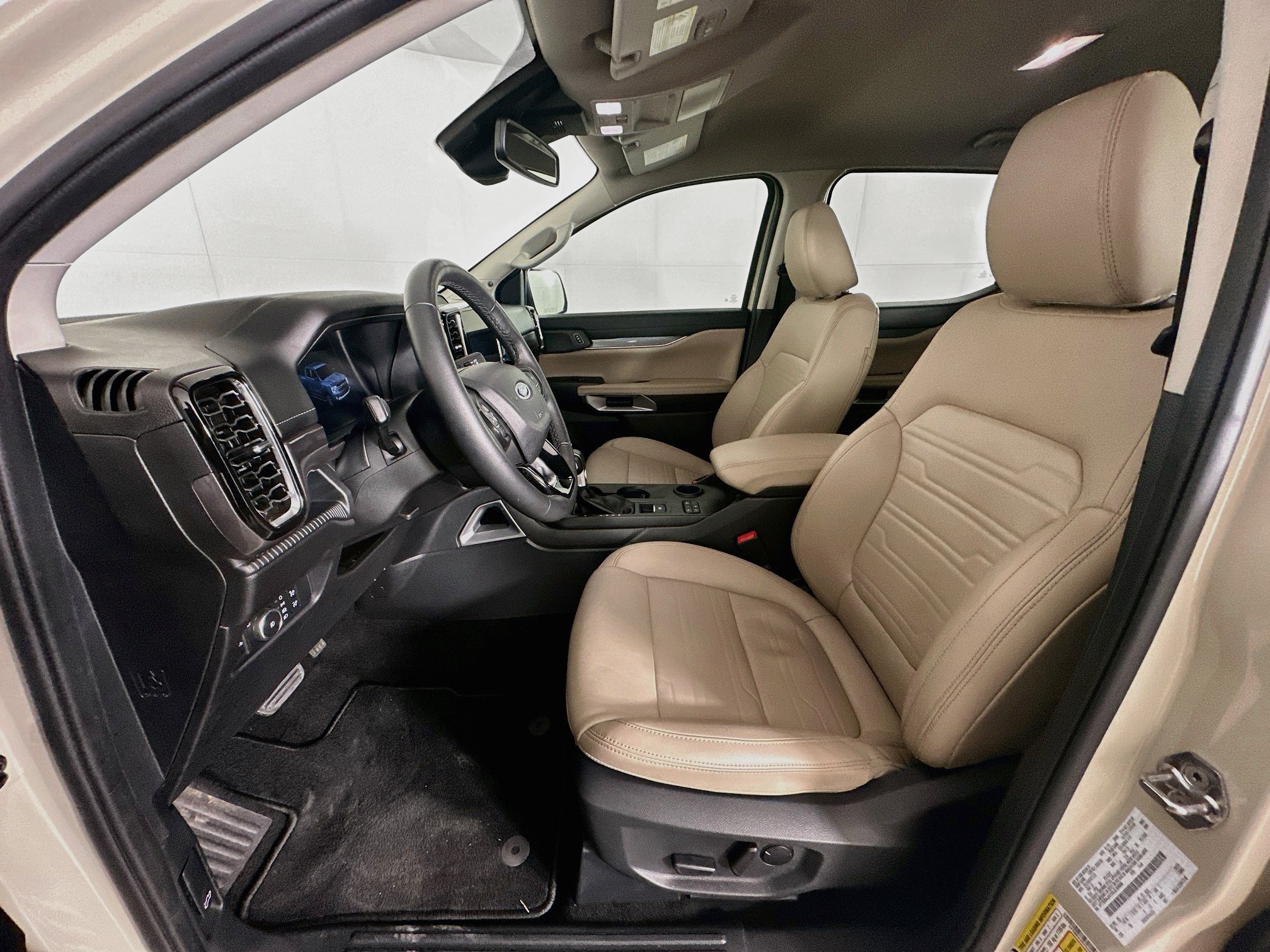 Used 2025 Ford Ranger Lariat RWD image 13