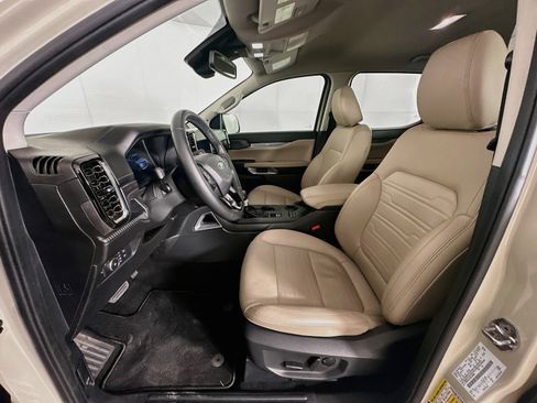 Used 2025 Ford Ranger Lariat RWD image 13