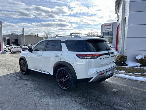 Used 2023 Nissan Pathfinder Platinum w/ Black Appearance Package image 6