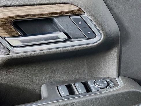 Used 2025 Chevrolet Silverado 1500 LT image 9