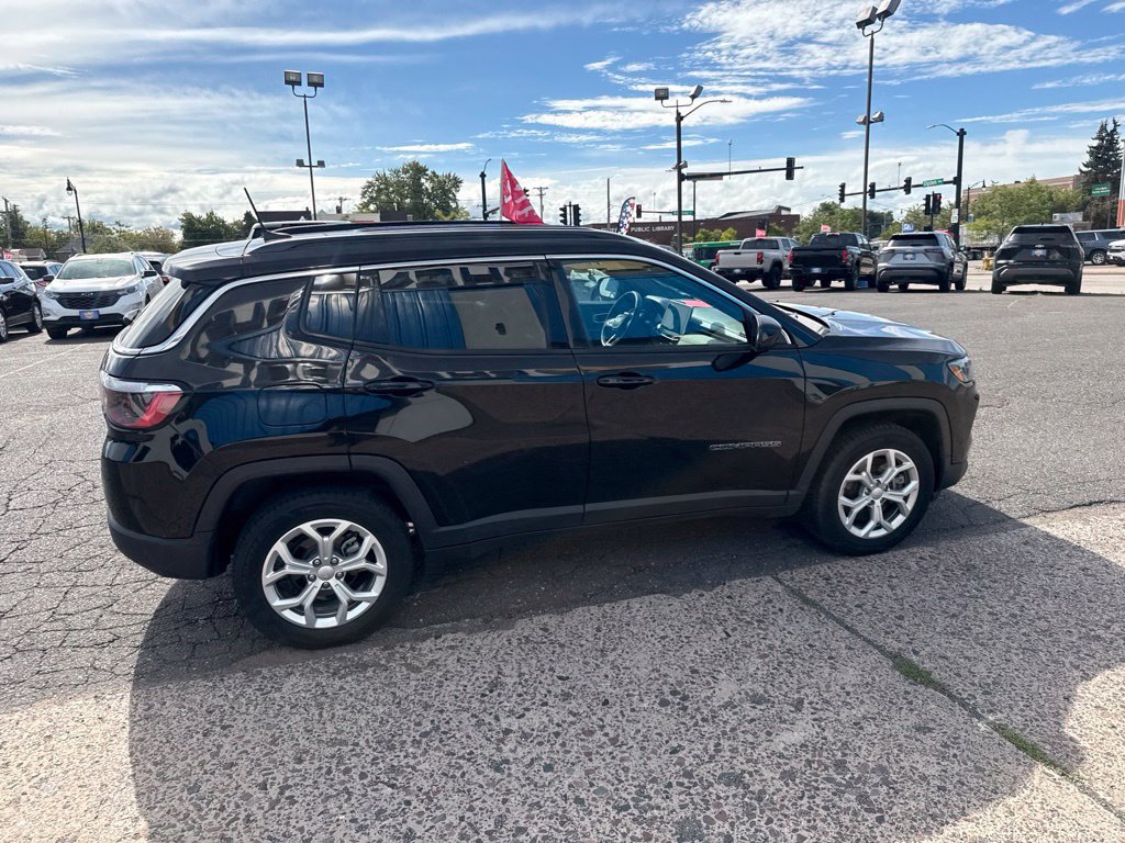 Used 2024 Jeep Compass Latitude AWD/4WD image 8
