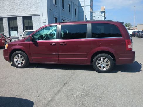 Used 2008 Chrysler Town & Country Touring FWD image 5
