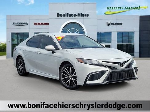 Used 2024 Toyota Camry SE FWD image 1