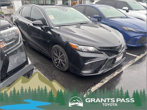 Used 2021 Toyota Camry SE w/ Convenience Package image 1