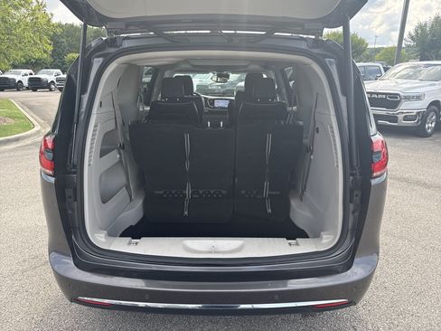 Used 2023 Chrysler Pacifica Limited FWD image 20