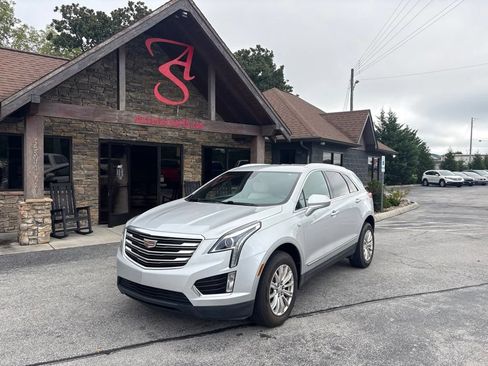 Used 2019 Cadillac XT5 FWD image 2