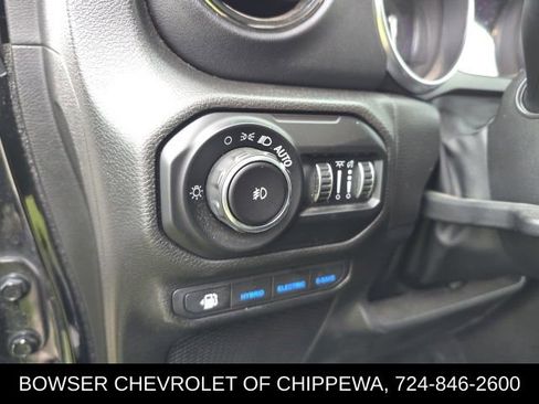 Used 2022 Jeep Wrangler Unlimited Sahara image 14