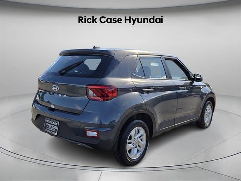 Certified 2025 Hyundai Venue SE image 7