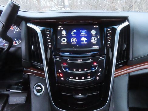 Used 2019 Cadillac Escalade Premium Luxury AWD/4WD image 27