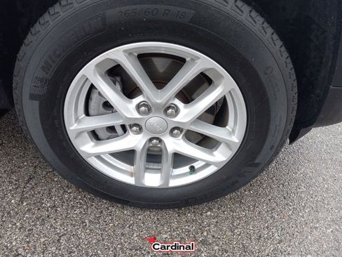 Used 2024 Jeep Grand Cherokee L Laredo image 2