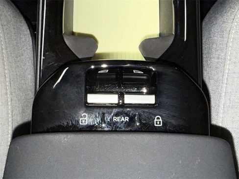 Used 2025 Volvo EX30 Ultra image 23