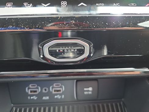 New 2026 Jeep Grand Cherokee L Limited w/ Luxury Tech Group II AWD/4WD image 29
