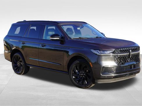 Used 2025 Lincoln Navigator Reserve w/ Jet Appearance Package AWD/4WD image 1