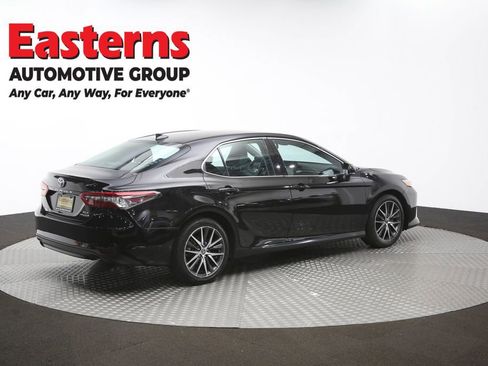 Used 2022 Toyota Camry XLE image 41