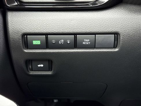 Used 2025 Nissan Sentra SR FWD image 14