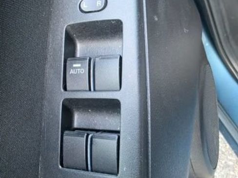 Used 2011 MAZDA MAZDA3 i Touring FWD image 11