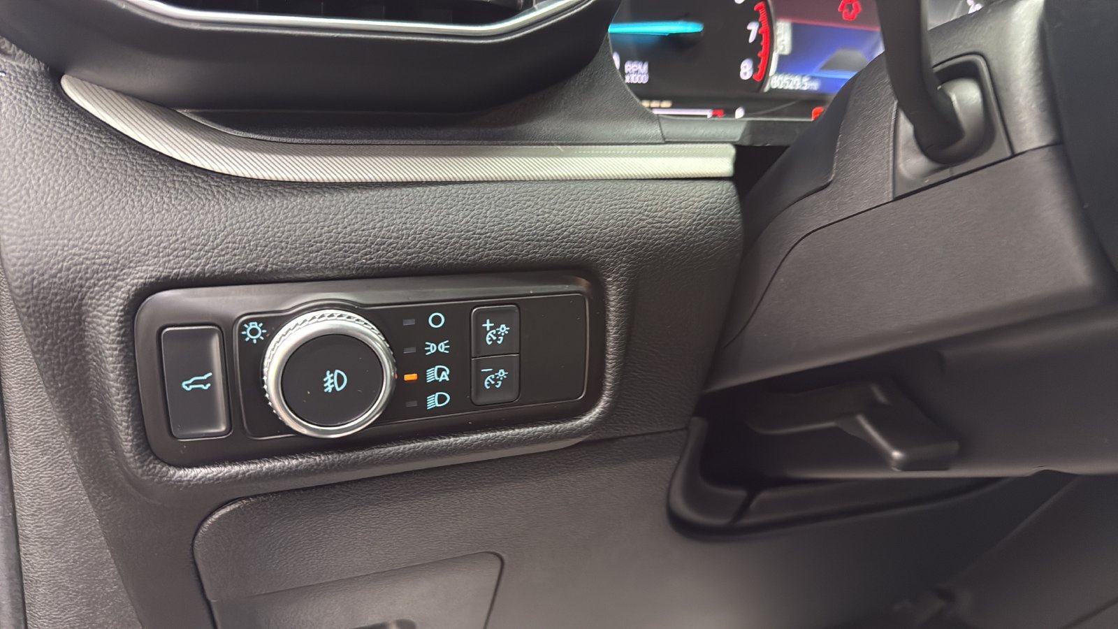 Used 2022 Ford Explorer XLT w/ Equipment Group 202A RWD image 12
