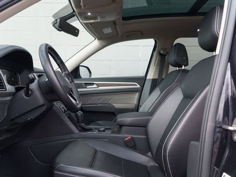 Used 2023 Volkswagen Atlas SE w/ Panoramic Sunroof Package image 17