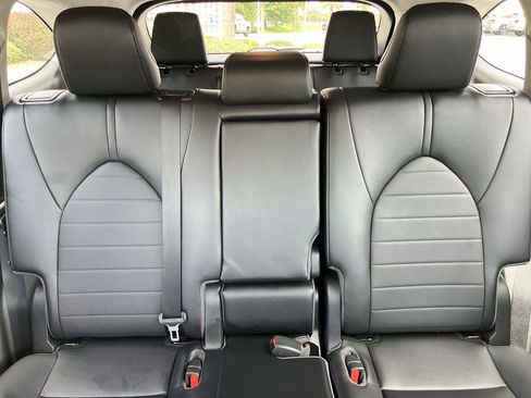Used 2023 Toyota Highlander XLE FWD image 33
