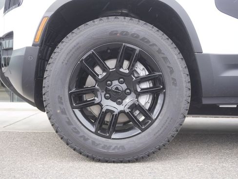 New 2026 Land Rover Defender 110 S image 33