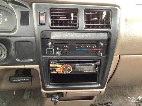 Used 1997 Toyota Tacoma 2WD Regular Cab image 28